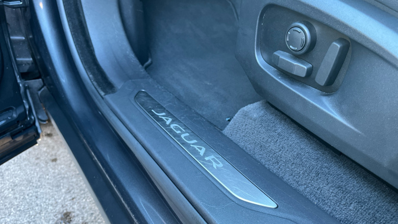 Jaguar F-Pace 2.0 P400e R-Dynamic SE Black 5dr Auto AWD Estate